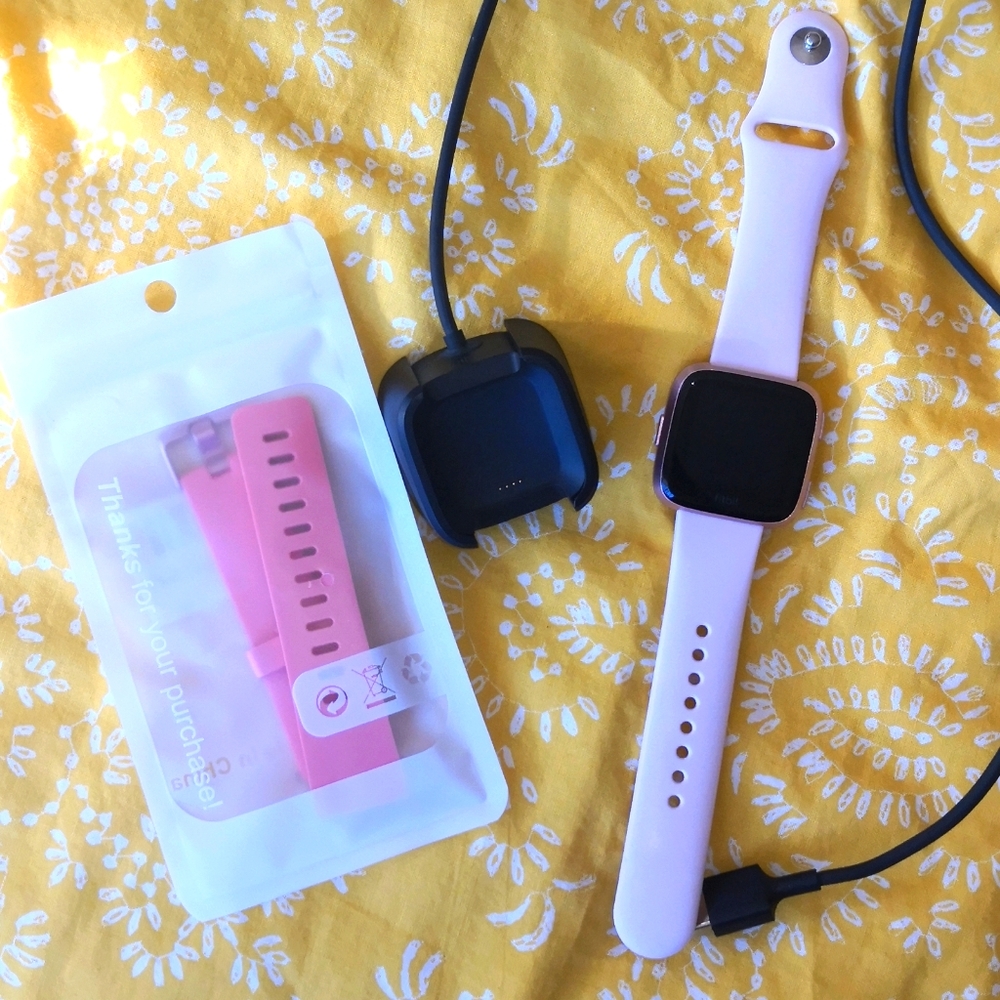 Fitbit Versa - image 1